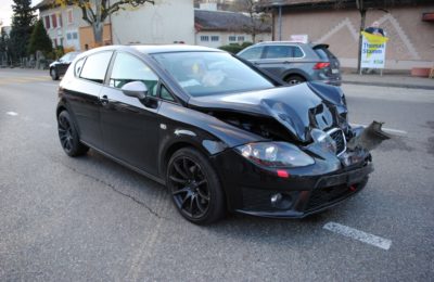 269. Ausgelaufene Betriebsflüssigkeiten nach Verkehrsunfall, Kreuzung Post Herblingen