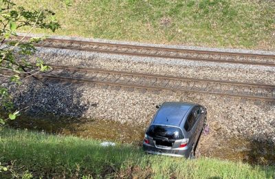 141. Verkehrsunfall, auslaufende Flüssigkeiten, Industriestrasse/ Ernst Müller-Strasse