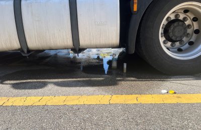 301. Auslaufende Flüssigkeit an LKW